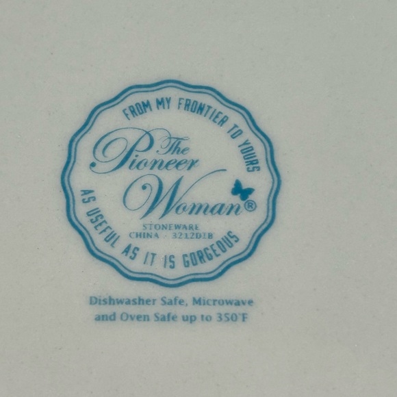 The Pioneer Woman Mazie Ceramic Bowl With Lid - Picture 5 of 5